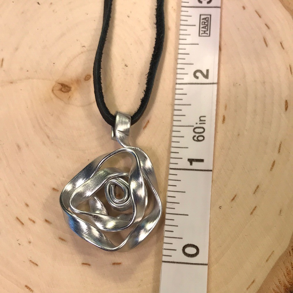 Handmade necklace silver rose. Aluminum wire NWT - Picture 5 of 8